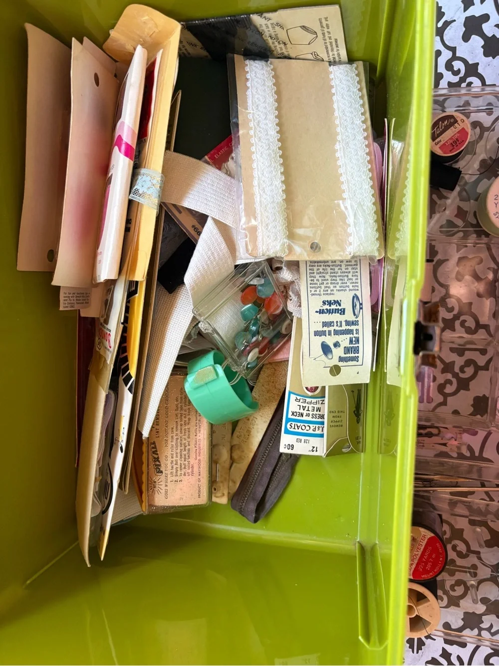 Green Vintage-Style Metal Storage Box with Clear Lid